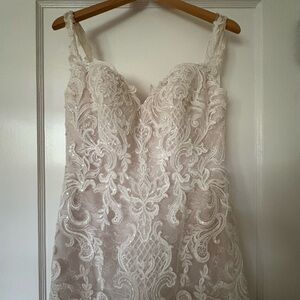 Elegant Lace White Wedding Dress